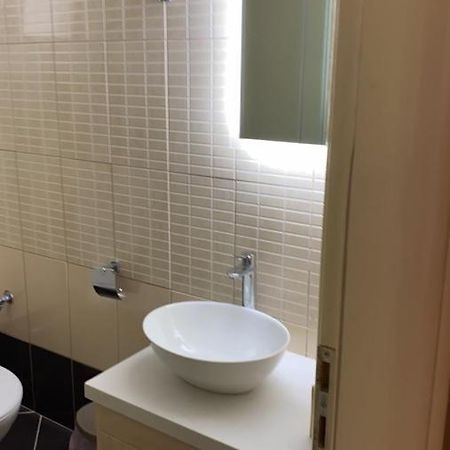 Theasis Apartment Pera Gyalos Luaran gambar